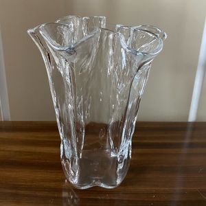 Muurla Eva Clear Handkerchief Ruffle Vase 8”